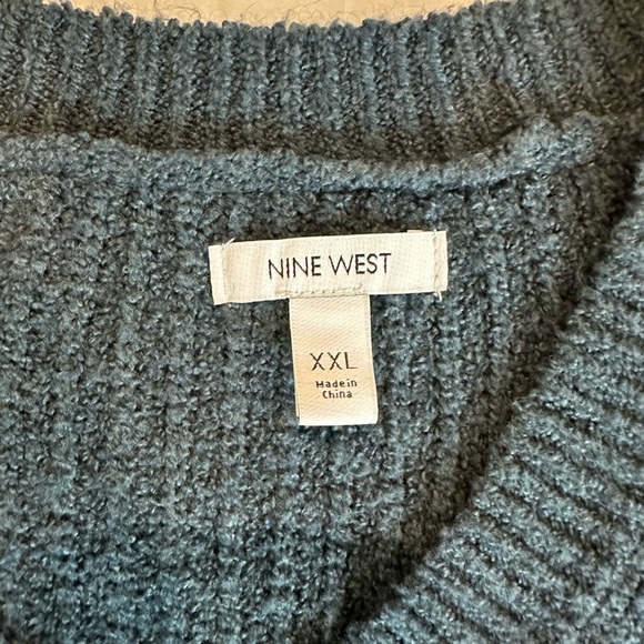 Women’s Nine West Oversized Plush Sweater - Picture 7 of 7